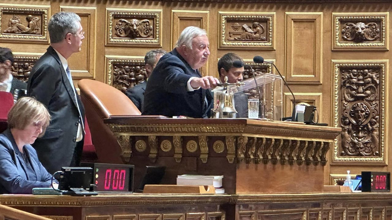 Notre constitution a 65 ans – Le Sénat installe son nouveau bureau