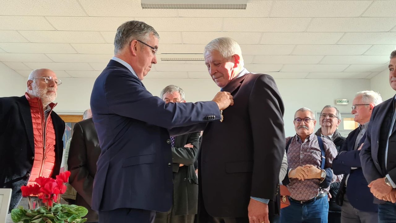 Séquence émotion et partage : Élévation au grade d’Officier de l’Ordre du Mérite Agricole de Roger Condamine, Maire de Saint-Saury