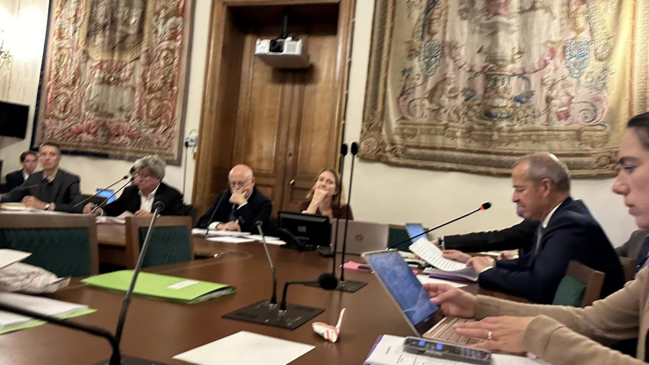 Travaux de la commission des finances du Sénat.
