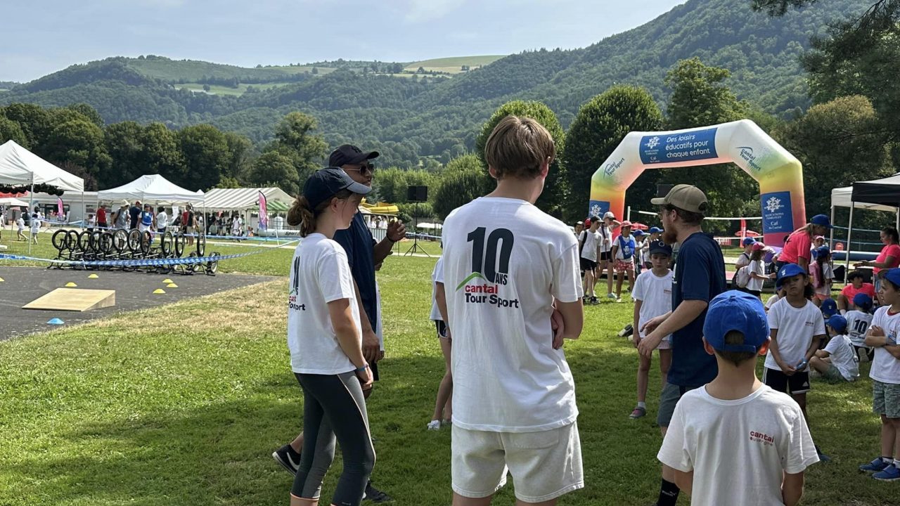 Chemins cantaliens : Vic-sur-Cere – Lanobre – Chaudes-Aigues – CCI du Cantal