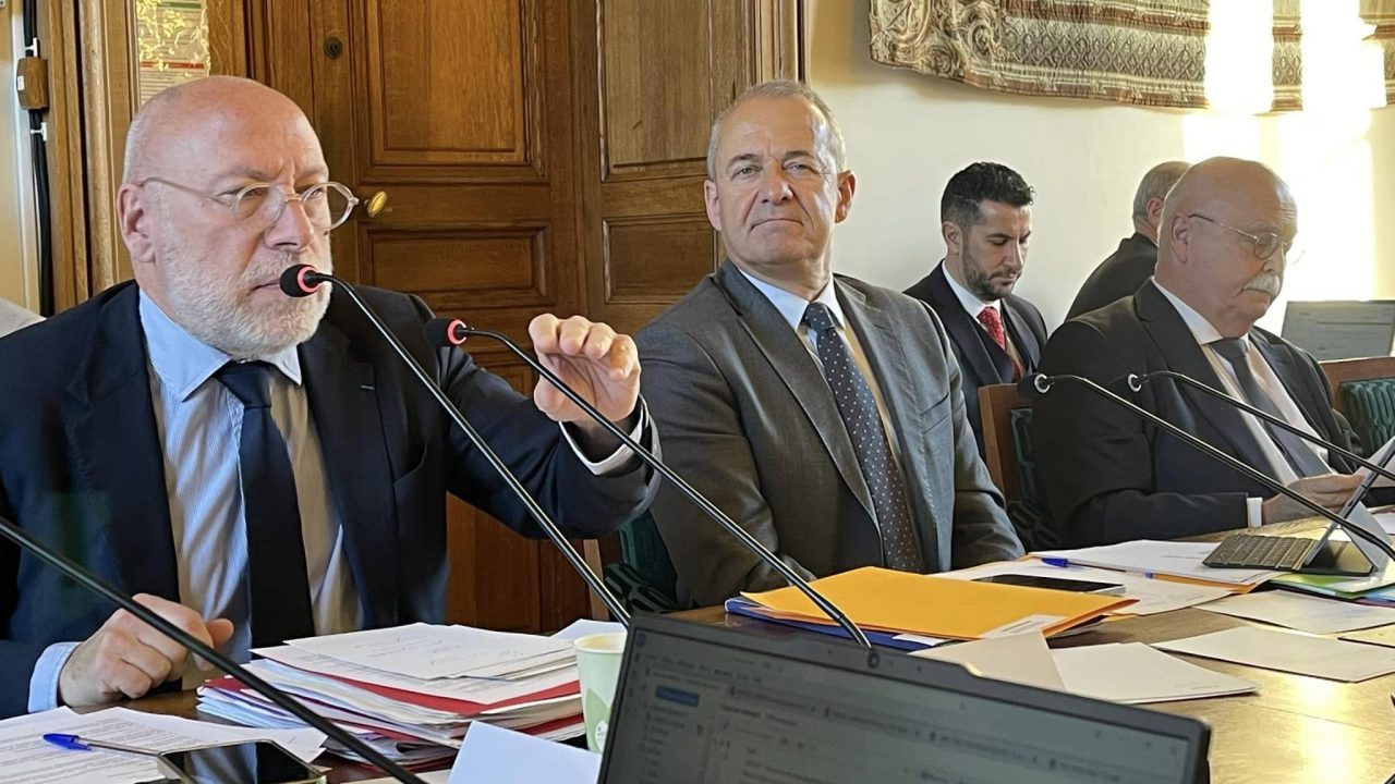 Du budget impossible à l’absence de budget…