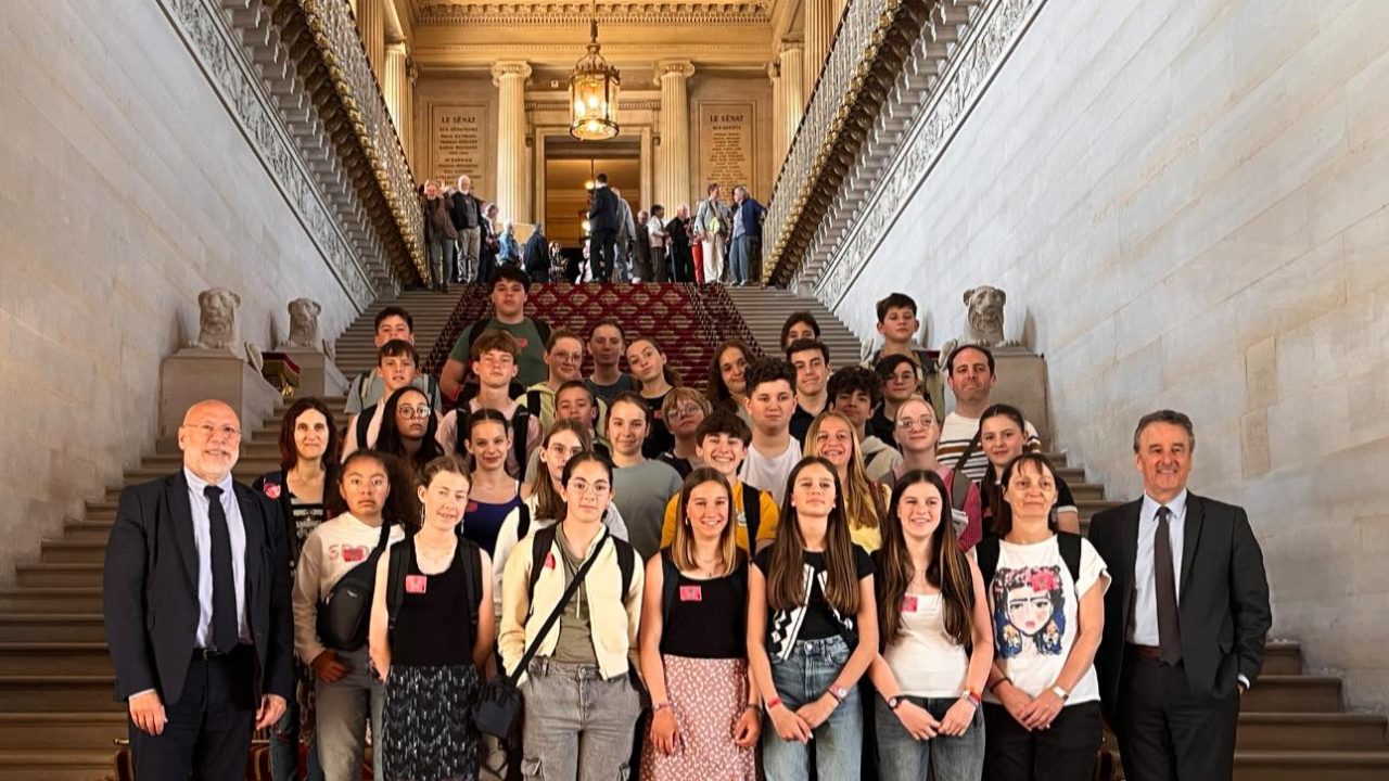 Accueil des élèves du collège Etablissement Georges Pompidou Murat au Sénat