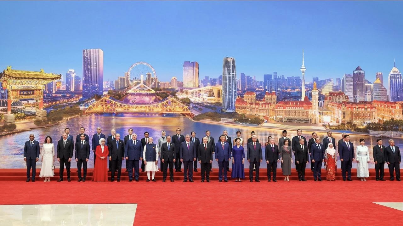 Et pendant ce temps les anti-occidentaux resserrent les rangs autour du Chinois Xi Jinping…