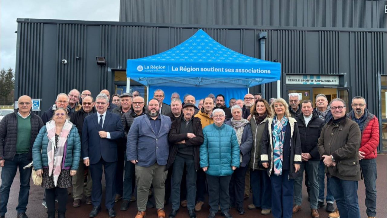 Nouvelle remise de barnums aux communes cantaliennes….