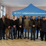 Remise des barnums régionaux à 18 communes cantaliennes pour leurs associations....