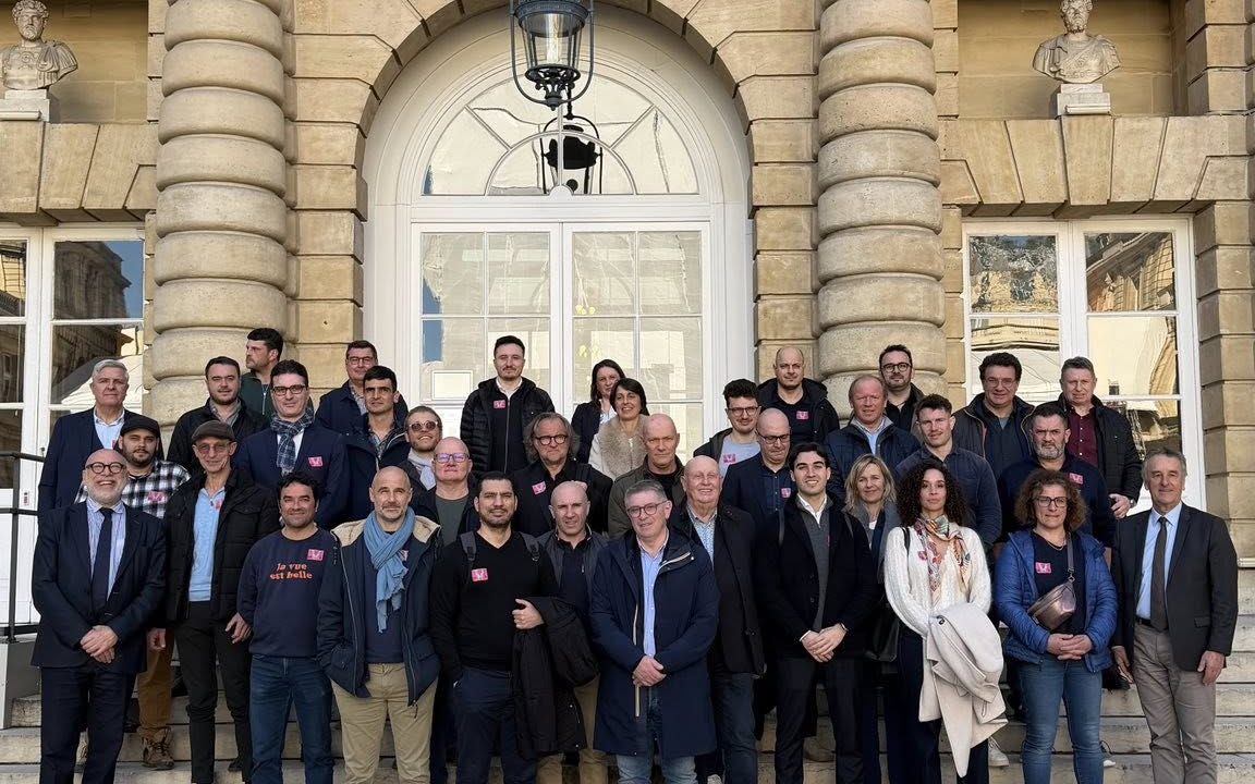 Accueil au Sénat d’une délégation de chefs d’entreprises du Cantal – Soutien à Abeil et Combelle
