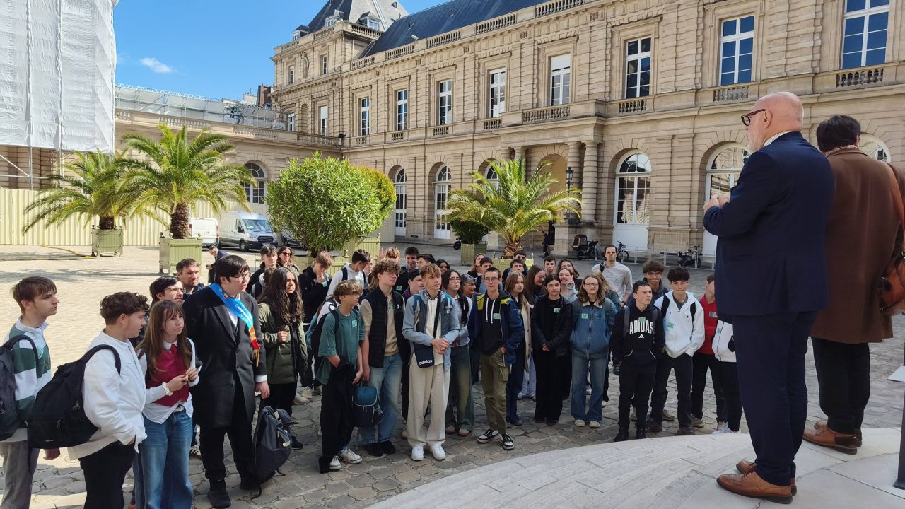 Des collégiens d’Arnay-le-Duc à la découverte du Sénat