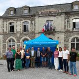 Remise de barnums régionaux aux communes du Cantal :...